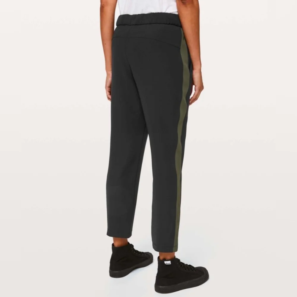 Lululemon On The Fly Pant Woven *Track Stripe Black / Dark Olive | 14 - Picture 3 of 12